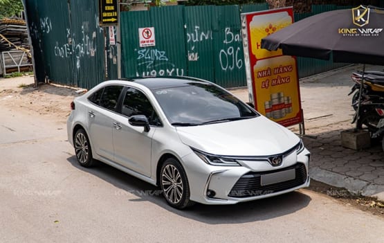 Dán nóc xe ô tô: Nên chọn đen bóng, đen mờ hay carbon?