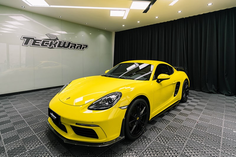 Dán đổi màu vàng Porsche