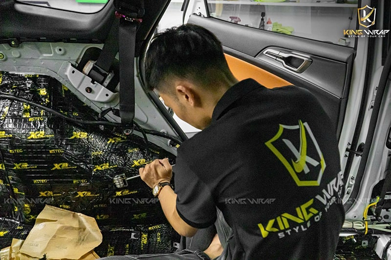 cách âm sàn xe Kia Sportage