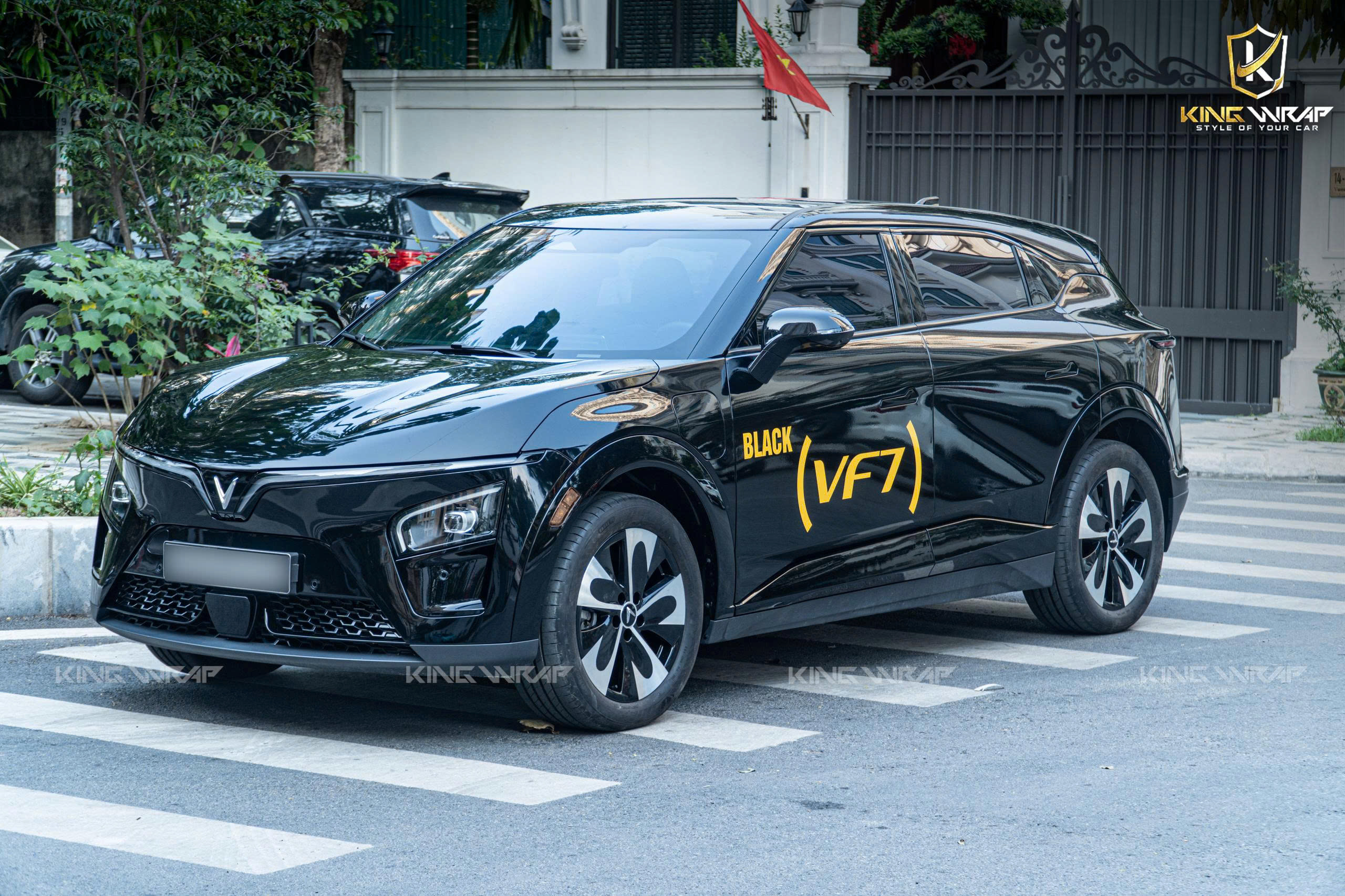 Dán decal xe ô tô bóng hay mờ đẹp hơn? So sánh chi tiết để chọn đúng phong cách