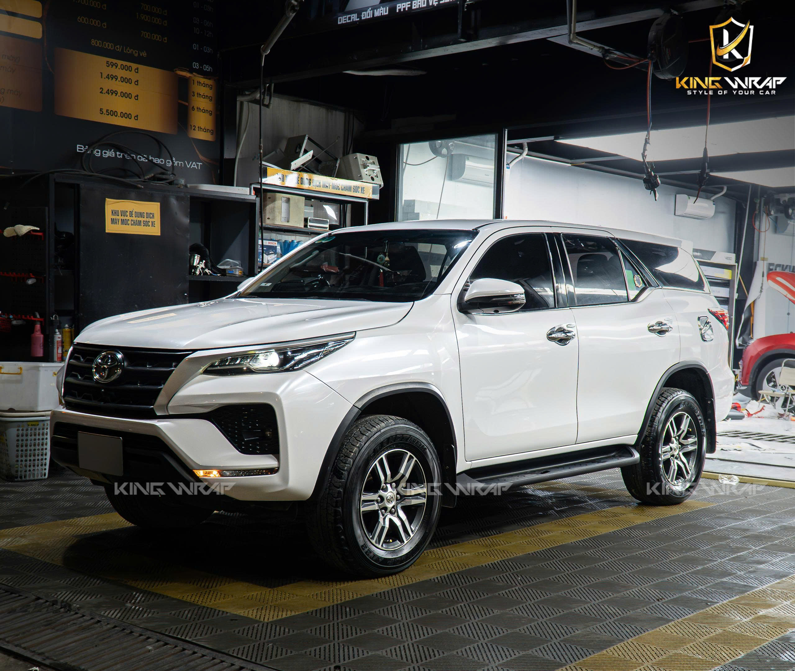 Giá dán decal đổi màu xe ô tô phụ thuộc vào yếu tố nào?