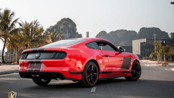 Wrap đổi màu đỏ cờ Ford Mustang