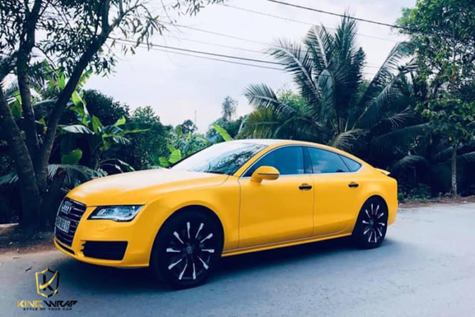 Audi A7 đổi màu sang vàng