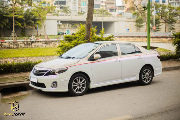 Dán Decal đổi màu xe Toyota Corolla Altis mẫu mới bền đẹp