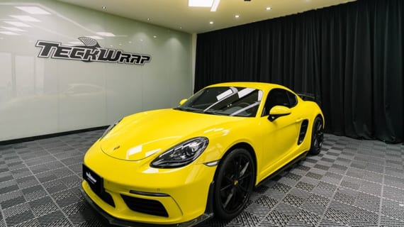 Dán đổi màu vàng Porsche